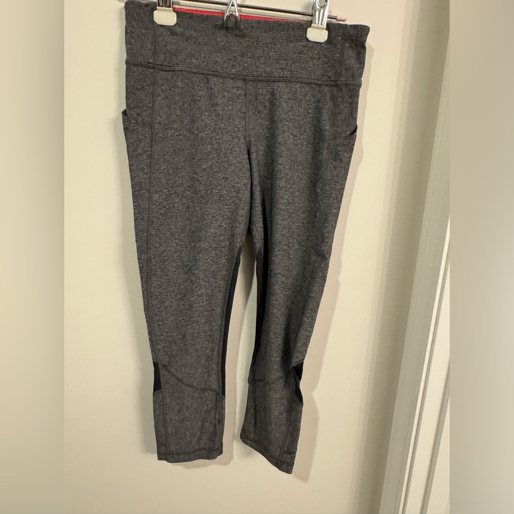Lululemon Women’s Grey Leggings‎ Size 6 Inseam 21”